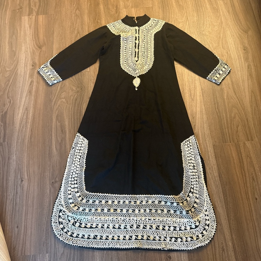 vintage 1970's Black Maxi Dress with White embroidered Trim, large - Picture 2 of 9